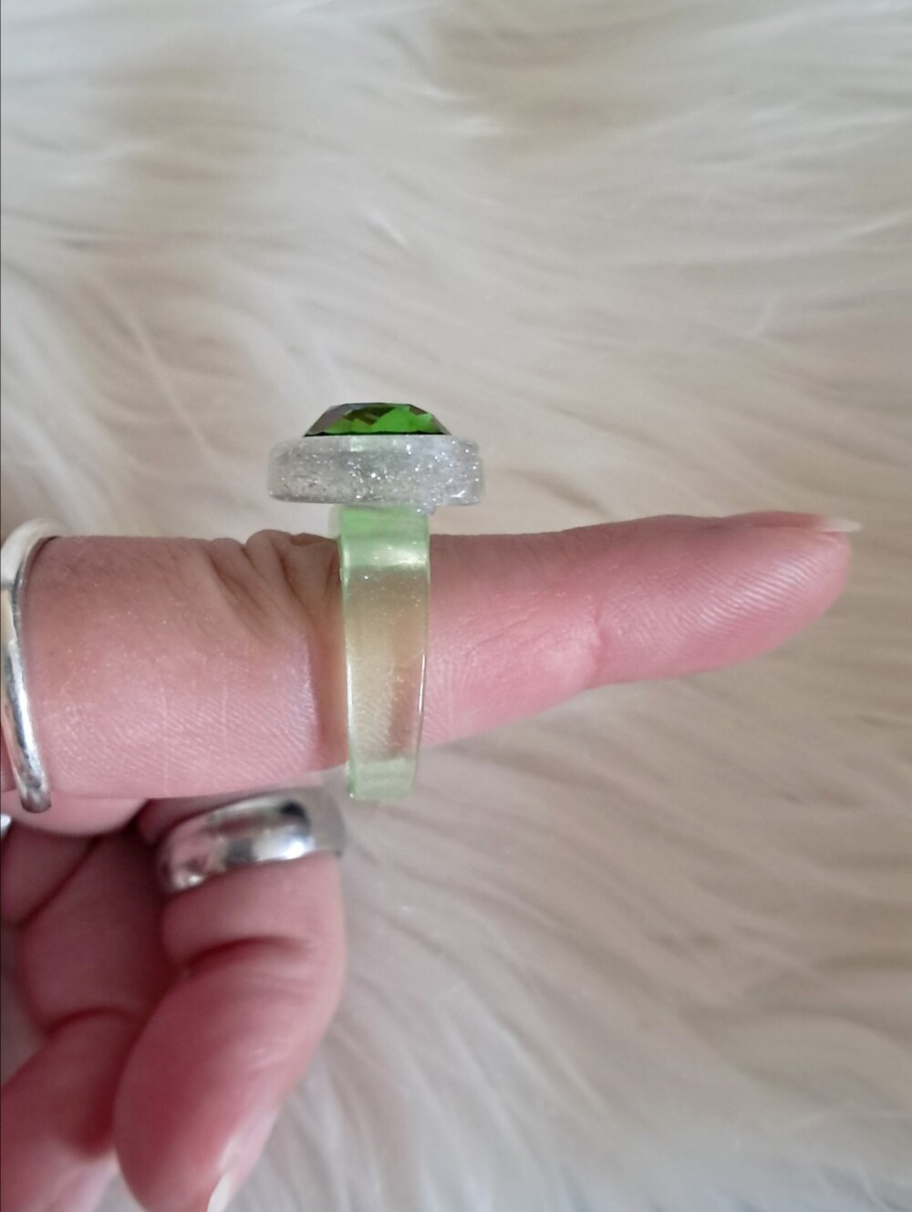 Retro Y2K Acrylic Rhinestone Ring - Picture 5 of 5